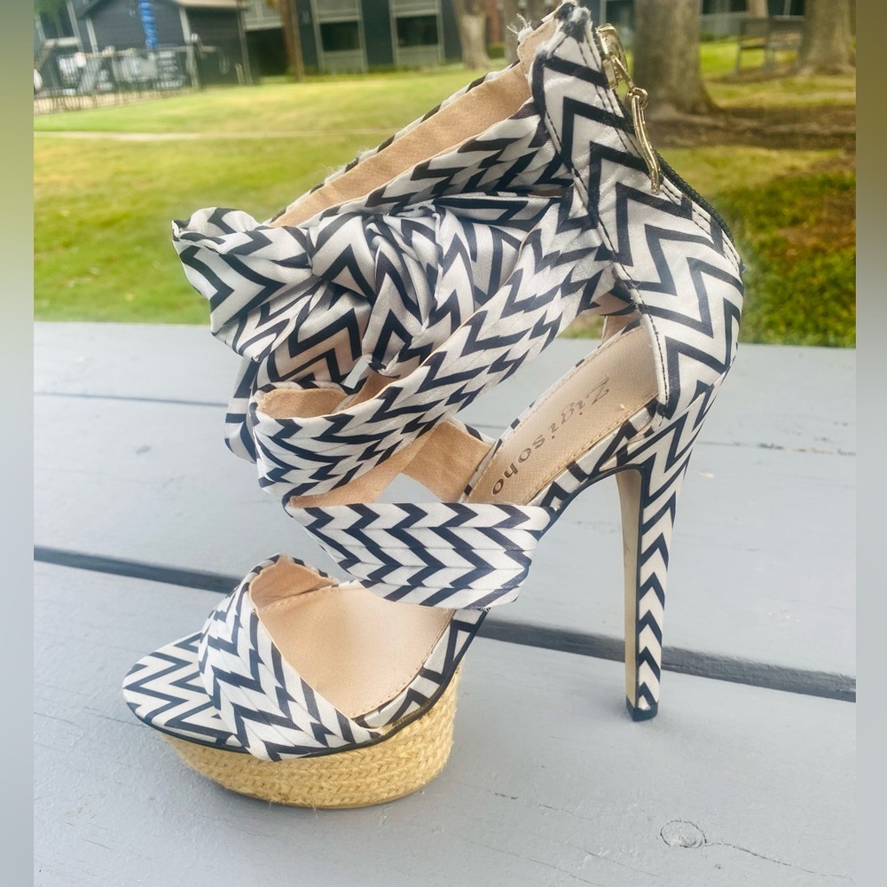 Zigi Soho Women's Black and White Sandals S/7 - Picture 8 of 16